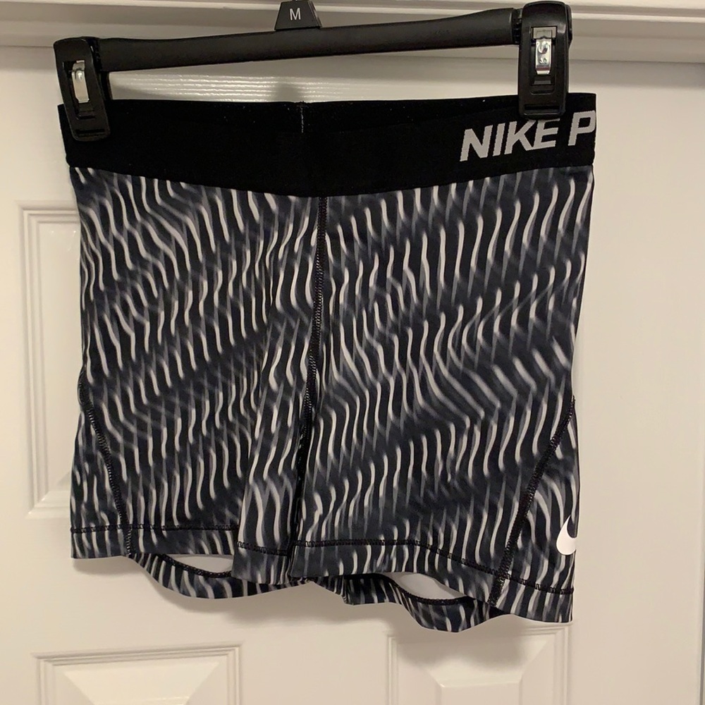 Nike Pros - Medium
